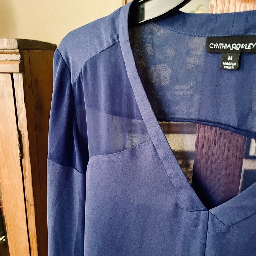 Cynthia Rowley long sleeve semi sheer hi-lo blouse v-neck SZ M navy blue - Picture 5 of 9